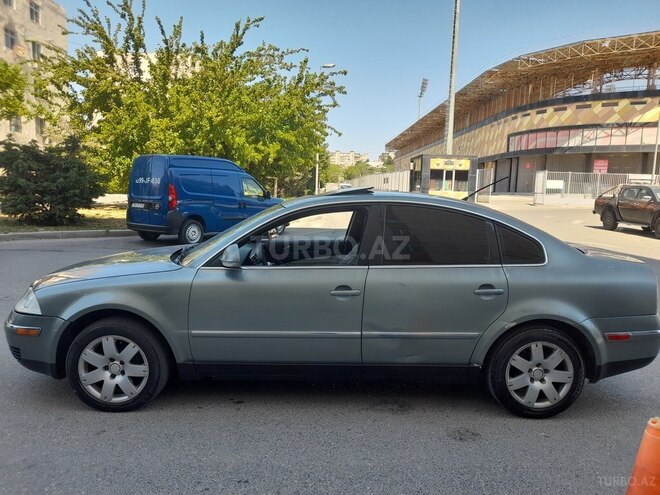Volkswagen Passat 2004, 218,566 km - 1.8 л - Bakı