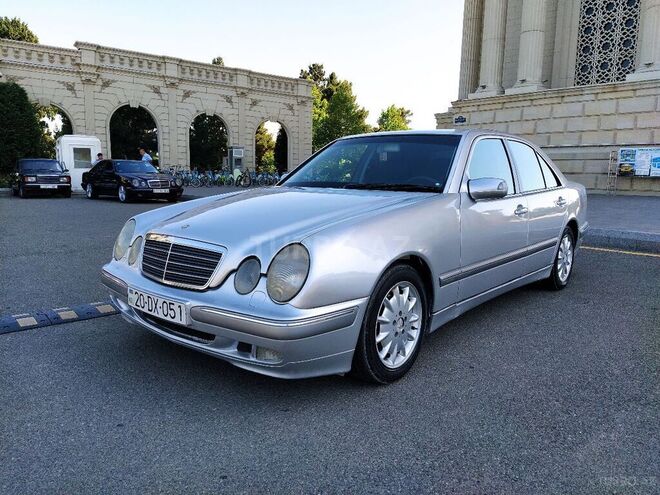 Mercedes E 200 2001, 389,512 km - 2.0 l - Gəncə