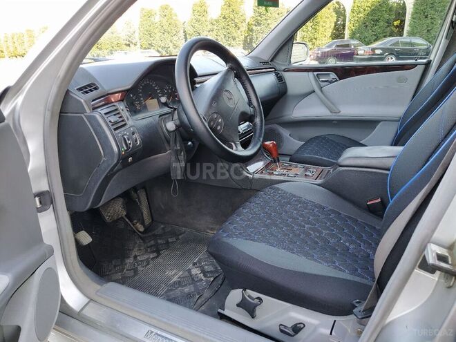 Mercedes E 200 2001, 389,512 km - 2.0 l - Gəncə