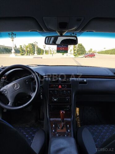 Mercedes E 200 2001, 389,512 km - 2.0 l - Gəncə