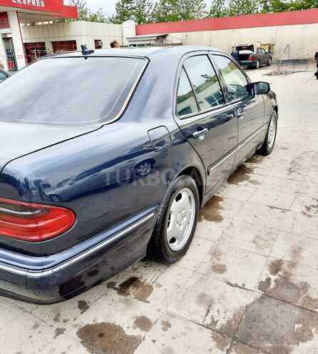 Mercedes E 220 2000, 400,000 km - 3.5 l - Sumqayıt