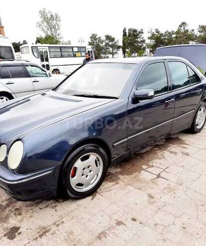 Mercedes E 220 2000, 400,000 km - 3.5 l - Sumqayıt