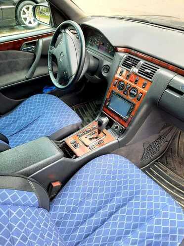 Mercedes E 220 2000, 400,000 km - 3.5 l - Sumqayıt