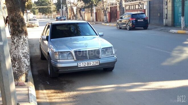 Mercedes E 220 1995, 297,300 km - 2.2 l - Gəncə