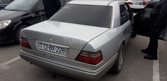 Mercedes E 220 1995, 297,300 km - 2.2 l - Gəncə