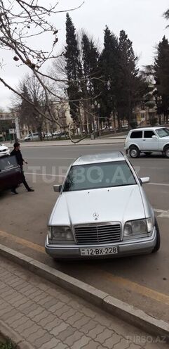 Mercedes E 220 1995, 297,300 km - 2.2 l - Gəncə