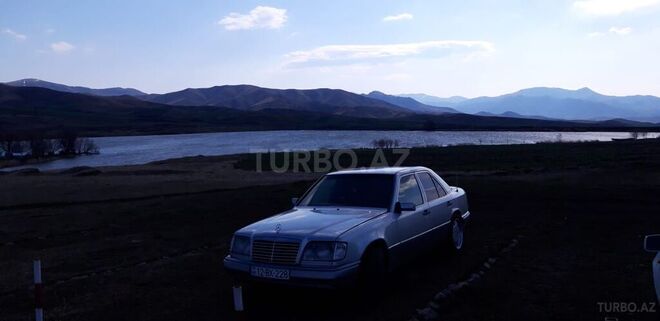 Mercedes E 220 1995, 297,300 km - 2.2 l - Gəncə