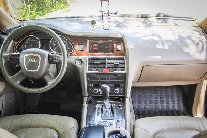 Audi Q7 2006, 180,000 km - 4.2 l - Bakı