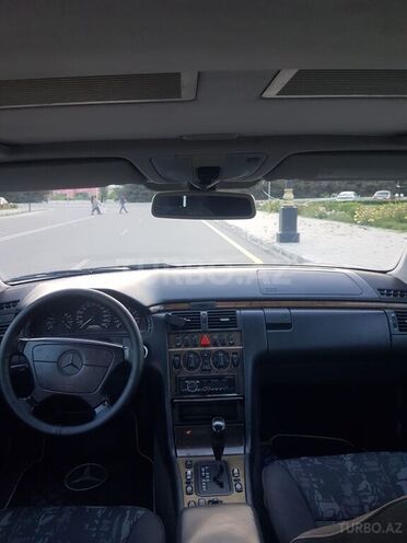 Mercedes E 240 1998, 310,000 km - 2.4 l - Ağdaş