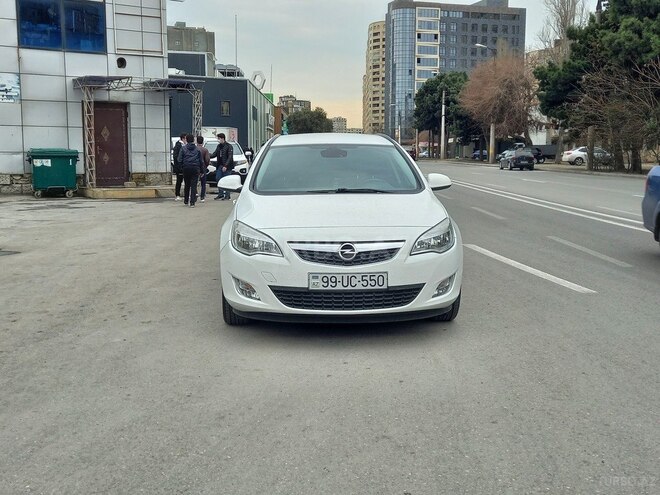 Opel Astra 2011, 142,000 km - 1.3 л - Bakı