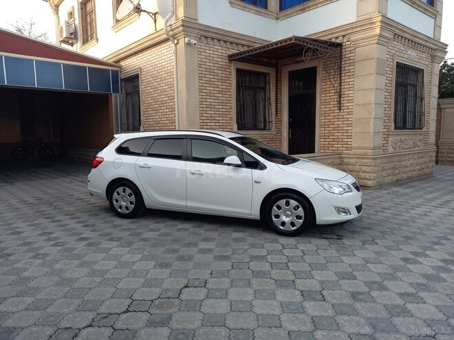 Opel Astra 2011, 142,000 km - 1.3 л - Bakı