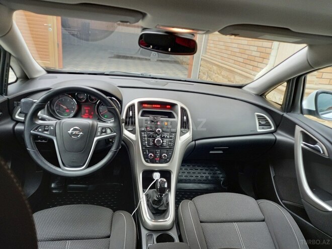 Opel Astra 2011, 142,000 km - 1.3 л - Bakı
