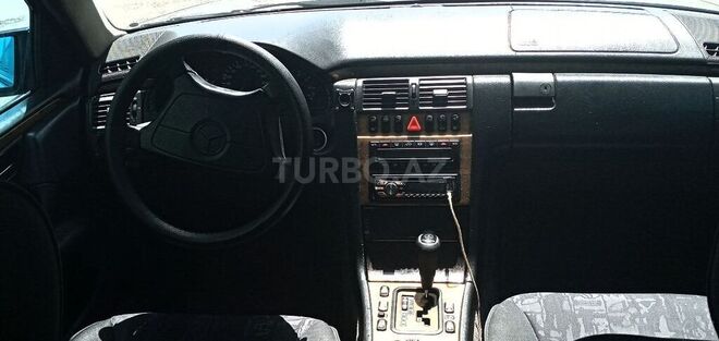Mercedes E 240 1998, 395,000 km - 2.4 л - Sumqayıt