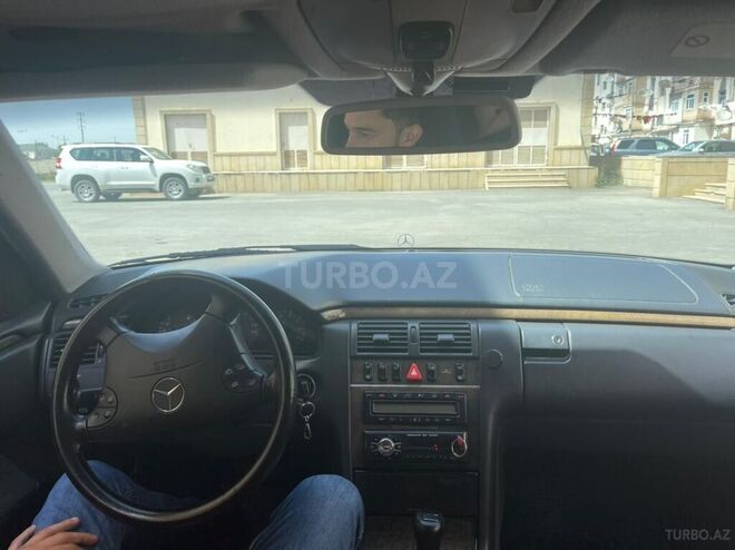 Mercedes E 240 1999, 330,040 km - 2.4 л - Neftçala