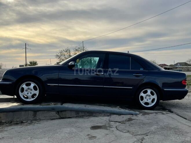 Mercedes E 240 1999, 330,040 km - 2.4 л - Neftçala