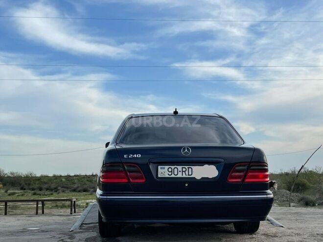 Mercedes E 240 1999, 330,040 km - 2.4 л - Neftçala