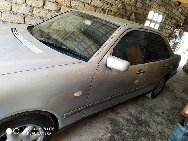 Mercedes E 220 1999, 345,000 km - 2.2 л - Bakı