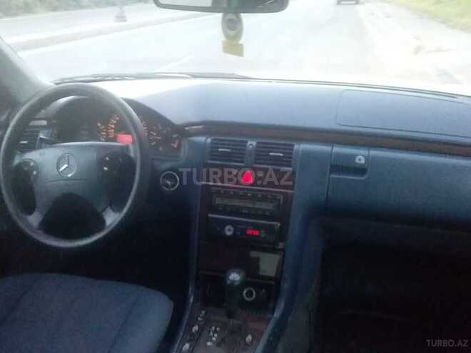 Mercedes E 270 2001, 351,000 km - 2.7 l - Bakı