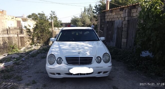 Mercedes E 270 2001, 351,000 km - 2.7 l - Bakı