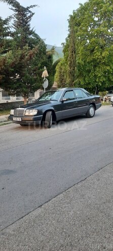 Mercedes E 200 1993, 233,000 km - 2.0 l - Bakı