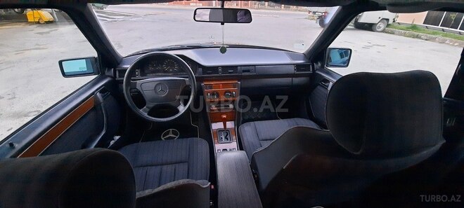 Mercedes E 200 1993, 233,000 km - 2.0 l - Bakı