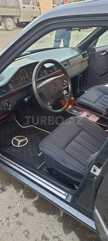 Mercedes E 200 1993, 233,000 km - 2.0 l - Bakı