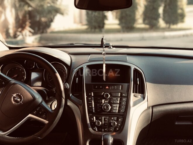 Opel Astra 2011, 131,000 km - 1.6 l - Bakı