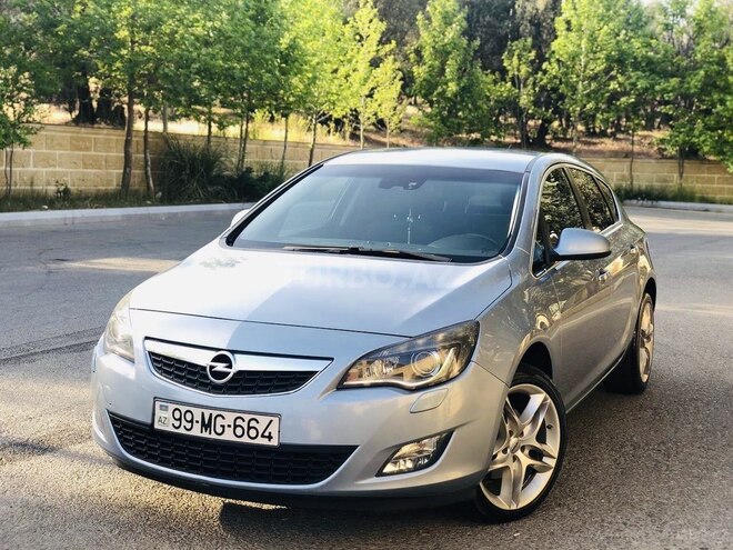Opel Astra 2011, 131,000 km - 1.6 l - Bakı