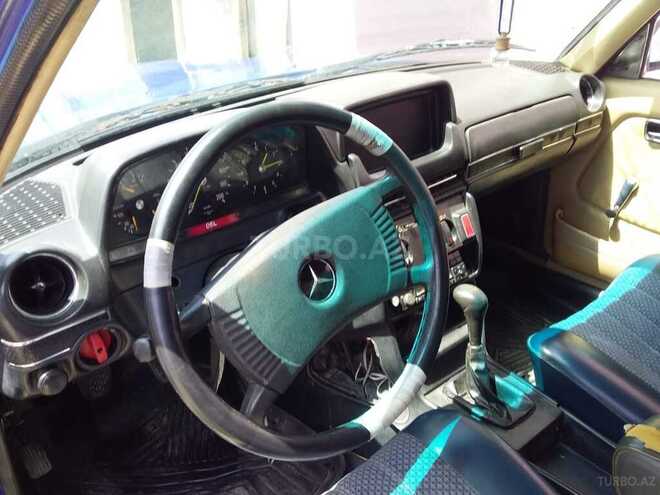 Mercedes 200 1982, 131,000 km - 2.0 л - Bakı