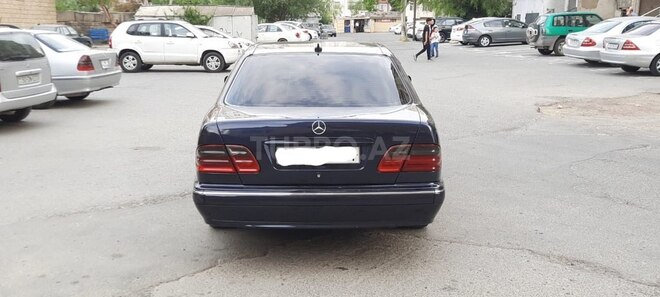 Mercedes E 220 2001, 431,500 km - 2.2 l - Bakı