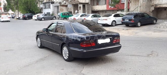 Mercedes E 220 2001, 431,500 km - 2.2 l - Bakı