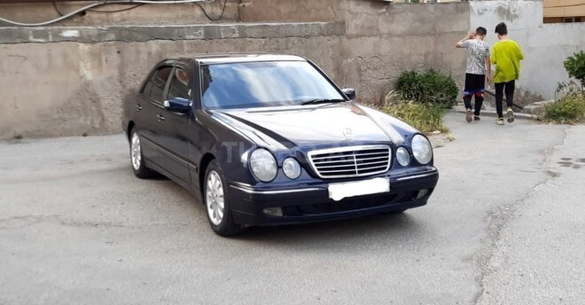 Mercedes E 220 2001, 431,500 km - 2.2 l - Bakı