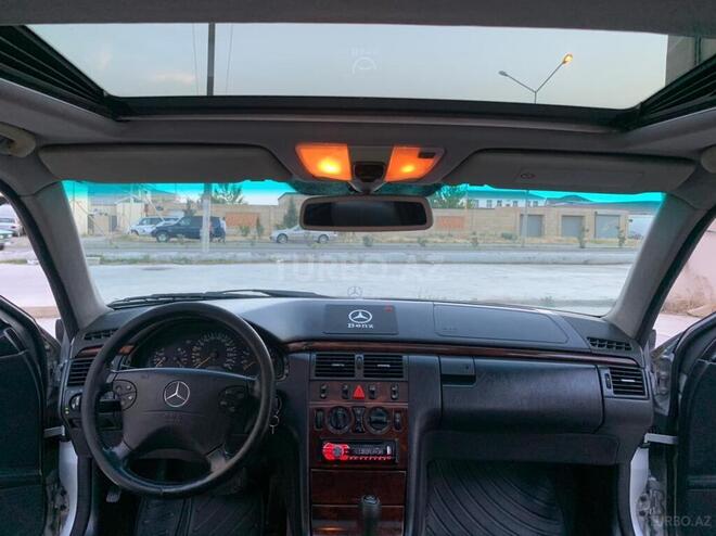 Mercedes E 280 1999, 222,000 km - 2.8 l - Sumqayıt