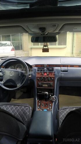 Mercedes E 240 2001, 293,000 km - 2.4 l - Bakı