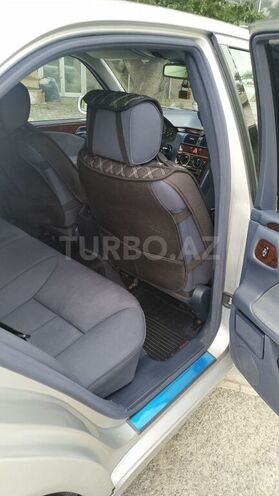 Mercedes E 240 2001, 293,000 km - 2.4 l - Bakı