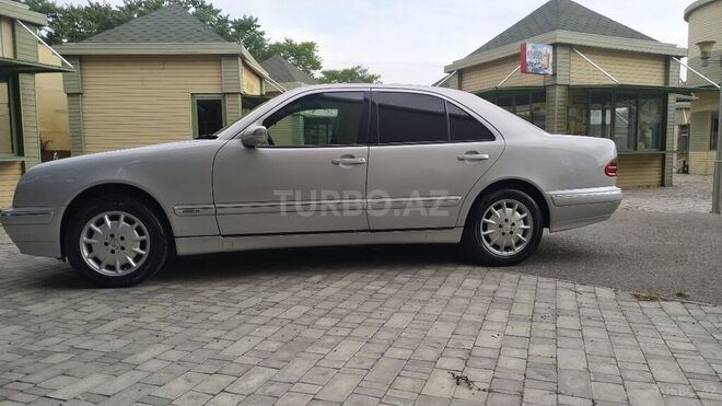 Mercedes E 240 2001, 293,000 km - 2.4 l - Bakı
