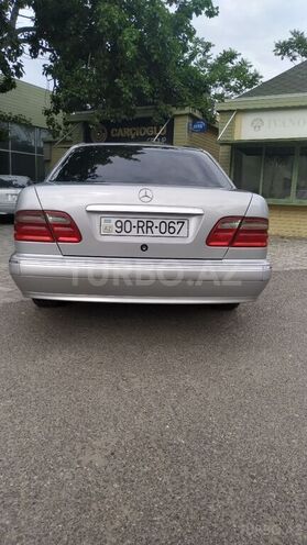 Mercedes E 240 2001, 293,000 km - 2.4 l - Bakı