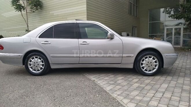 Mercedes E 240 2001, 293,000 km - 2.4 l - Bakı