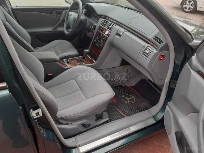 Mercedes E 220 1999, 309,000 km - 2.2 l - Bakı