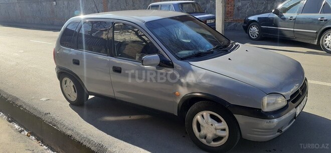 Opel Astra 1995, 122,400 km - 1.6 л - Qax