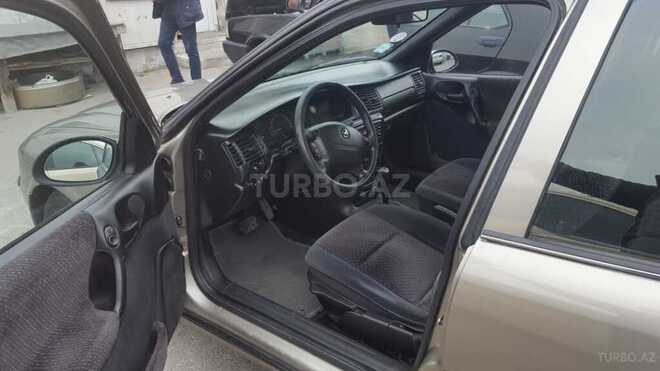 Opel Vectra 1996, 302,000 km - 1.8 л - Bakı
