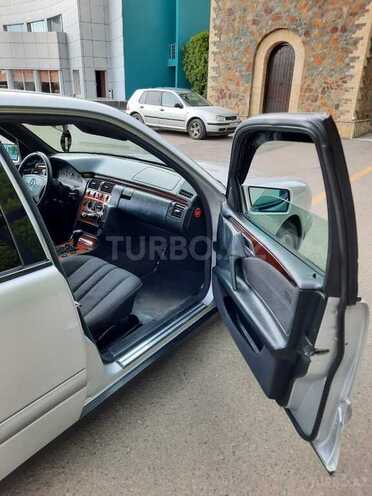 Mercedes E 200 1998, 265,134 km - 2.0 л - Gəncə