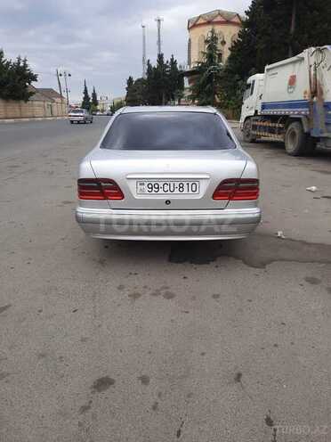 Mercedes E 220 2001, 425,000 km - 2.2 l - Masallı