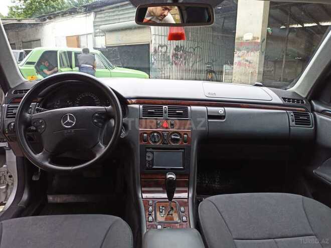 Mercedes E 220 2001, 425,000 km - 2.2 l - Masallı