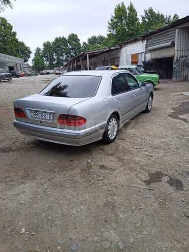 Mercedes E 220 2001, 425,000 km - 2.2 l - Masallı