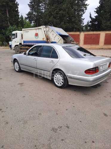 Mercedes E 220 2001, 425,000 km - 2.2 l - Masallı