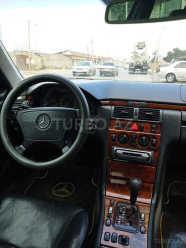 Mercedes E 200 1999, 325,480 km - 2.0 l - Bakı