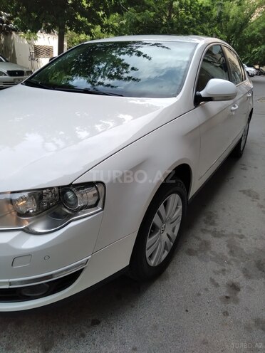 Volkswagen Passat 2010, 136,500 km - 1.8 l - Bakı