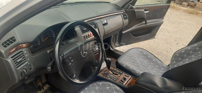 Mercedes E 220 1999, 450,000 km - 2.2 л - Bakı