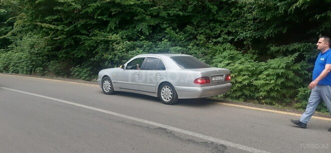 Mercedes E 220 1999, 450,000 km - 2.2 л - Bakı